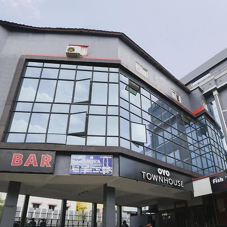 Collection O Vadapalani Hotel Chennai Exterior photo