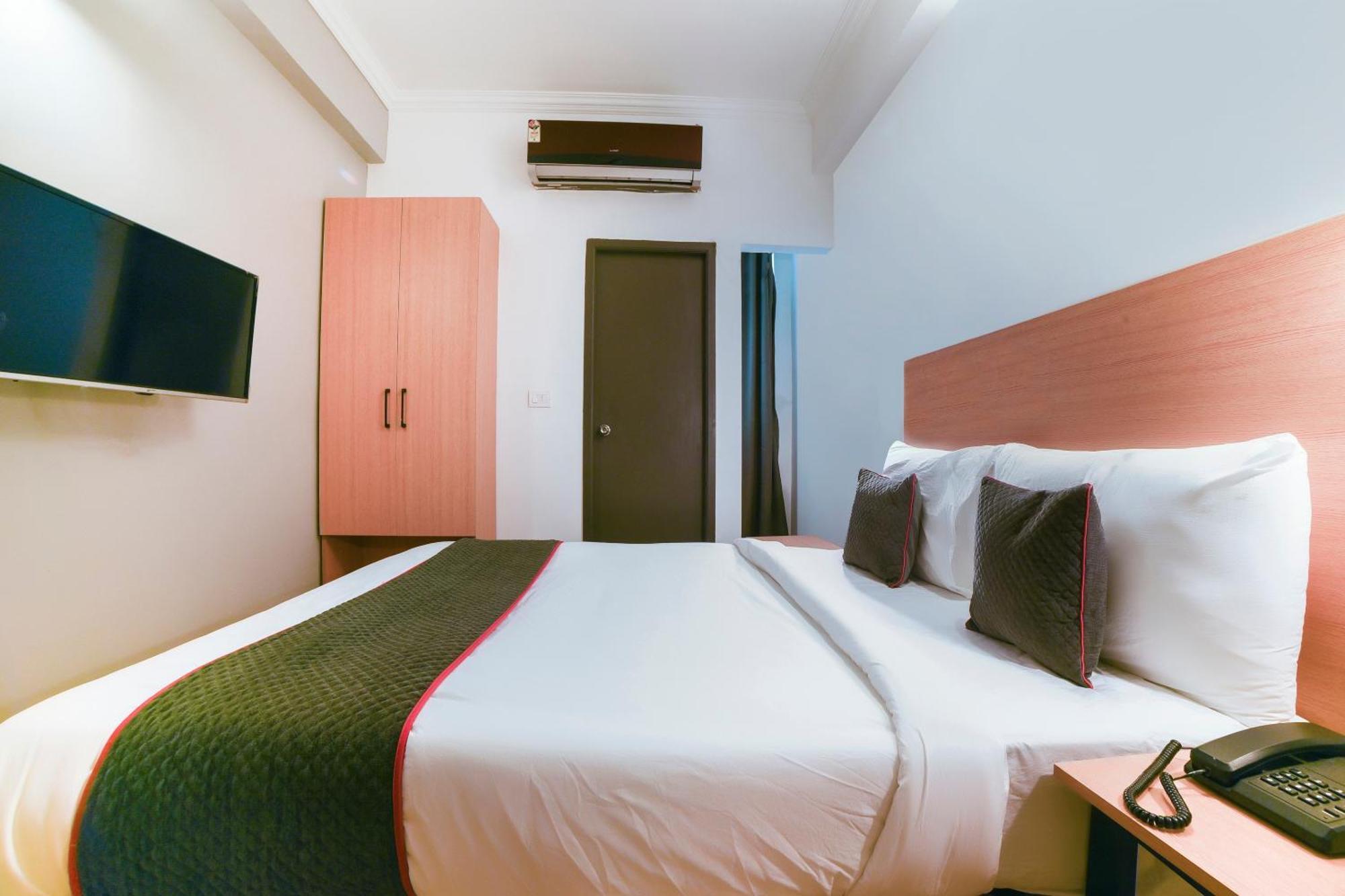 Collection O Vadapalani Hotel Chennai Exterior photo